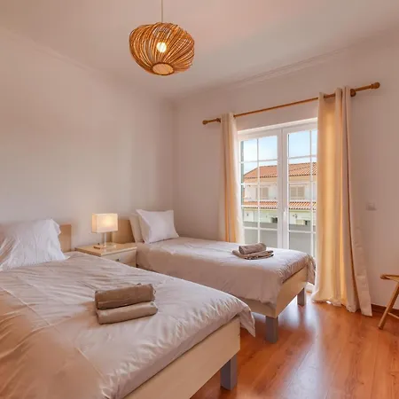 Fuer 12 Personen In Ribamar Holiday home Ribamar (Lourinha)